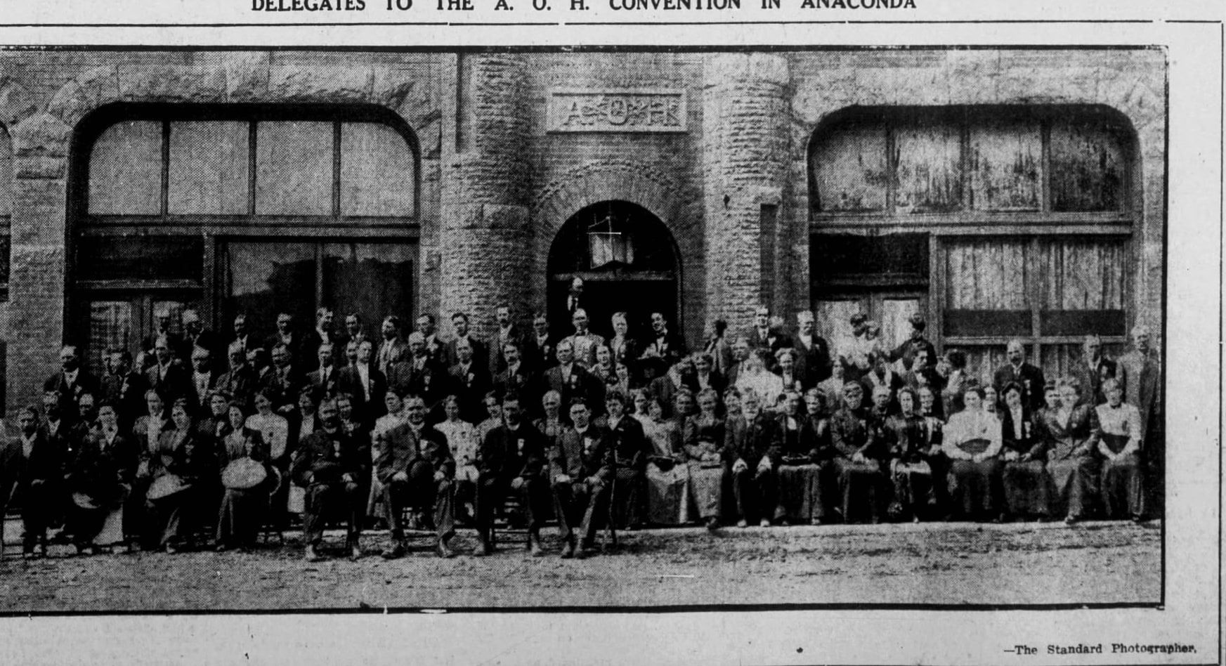 Photograph belonging to the article