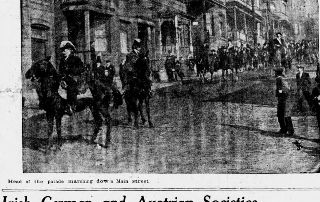 Photograph belonging to the article